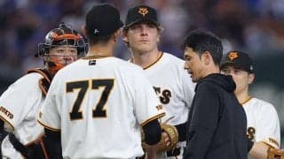 巨人ハワード、4回途中に緊急降板　犠打処理の際に負傷か…送球後にマウンド付近で動けず