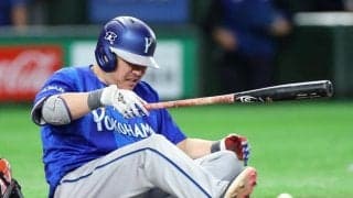 ＤｅＮＡに激震　筒香嘉智が左膝に死球を受け途中交代　両肩をかつがれベンチへ　打率４割超の中軸にまさか　東京ドームが騒然　チームは逆転負け