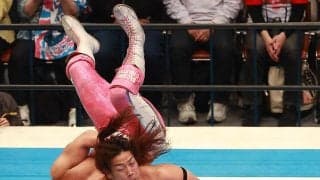 【新日本】TAKESHITAが海野翔太相手にドロー防衛、試合後、白仮面男とオーエンズが襲撃