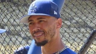 ドジャース激震　ベッツが腰痛のため緊急交代　球団発表　初回の走塁が原因か　キアステン・レポーター状況説明