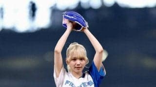 シンガーソングライターのＳｏａｌａが始球式　見事なノーバン投球に「頑張って投げました！」　両手を突き上げ大喜び