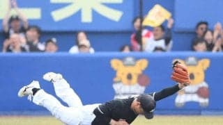 ロッテ・西川　ダイビングキャッチでピンチを救う　初回先制点の好走塁に続き、二回は左翼守備でも魅せた