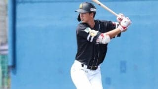 鷹・秋広優人が巨人・戸郷翔征から豪快アーチ　古巣戦で衝撃の一発、場内騒然