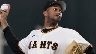 巨人　マルティネスがヒヤヒヤの今季初セーブ　初登板で１点差に迫られ一打同点のピンチ招く→蝦名を空振り三振で締める