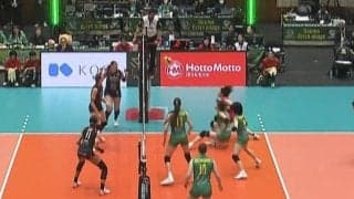 女子バレー、“長～い”美脚で華麗な珍レシーブ 190センチの長身選手の妙技に「おおお、よく上げた！」実況も熱狂