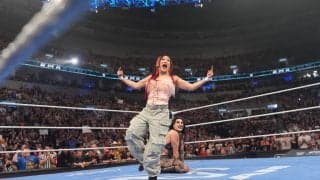 「首大丈夫？」人気日本人女子レスラー、決死ダイブ後の無事を“美アップ自撮り”で報告…祭典に向け決意の長文投稿に多くのエール集まる