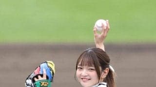 「めちゃくちゃ可愛いやんけ」人気タレント始球式にＳＮＳ反応　カラフルグローブも話題に　「みったんらしいカラー」