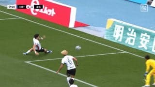 「何やってんだよ…」浦和DFの“痛恨オウンゴール”に悲鳴「滑る必要ある？」「100%は責めれねぇ」直後には負傷交代