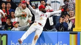 「胸熱すぎる」1試合で3度も“HRキャッチ”　大谷翔平の元同僚・エ軍26歳が披露した美技に大反響「成長してるの感動」