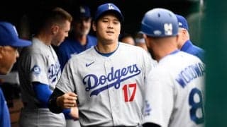 大谷翔平、山本由伸ら、“おそろいコーデ”でトロントに移動「何着ても正解に」負傷ベッツの姿も