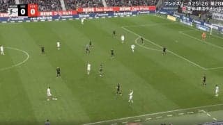 何をした…！？ 堂安律、一瞬見せた“ジェスチャー”「さすがすぎる」「見逃さないな」解説者が称賛… 相手チームの隙を突く動き