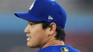 大谷翔平、内野安打と送球エラーで連続試合出塁を「41」に伸ばす　三塁に進み岡本和真と談笑