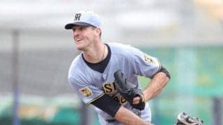 阪神・ラグズデールにアクシデント　捕手・嶋村の二塁送球が直撃　トレーナー駆けつけるも続投　折れたバットのキャッチ試みるシーンも　１試合で２度のヒヤリ