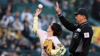 【阪神】あいみょんが始球式に登場　甲子園開幕戦に花を添えるノーバウンド投球を披露