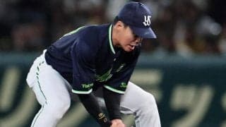 ヤクルトが守乱で逆転許す　伊藤の痛恨トンネルで同点に、サンタナはまさかのフライ落球でピンチ拡大→勝ち越し許す