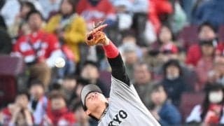 巨人は連勝ストップ　昨季２勝１０敗の鬼門マツダスタジアムで今季ワースト１試合３失策　増田陸の２度のフライ落球に阿部監督「突風が吹いてたんでね」