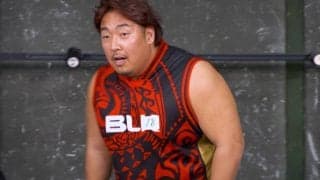 ノッコン寺田がタックルでぶちかます