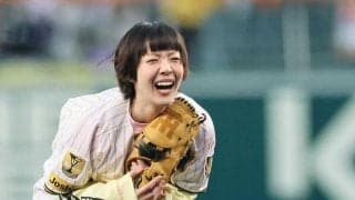 あいみょん「マジギリ女神」「ほんま勝ってよかった」　地元で阪神戦ノーバン始球式→試合後は坂本取材に乱入
