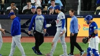 大谷翔平に危ない場面　捕手の送球する手が左腕付近に直撃…トレーナー駆け付け、場内騒然