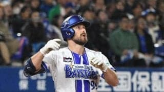 「めっちゃ怒ってる」球場騒然　幻の来日１号弾にＤｅＮＡ・ヒュンメルが激怒、相川監督も球審に詰め寄る　本塁打判定→審判協議でファウル→リクエストも覆らず結局三振「気持ちは分かる」最後は塁審と話して納得顔