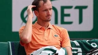  1ゲームも取れず敗戦 ラケット破壊 