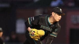 日本ハム・加藤貴、あわや！折れたバット直撃のアクシデント　何とか避けるよけるも、投前へのボール見失い無死一、二塁のピンチに