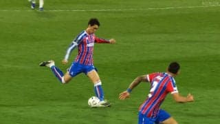 「良いボール！」鎌田大地の“完璧クロス”に解説も絶叫！「スピード、角度、タイミングすべて最高」の絶品アシスト