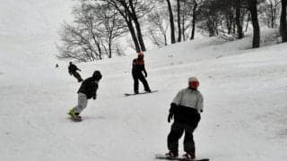 山形・西川町　7月まで滑れる月山スキー場がオープン　一面は銀世界