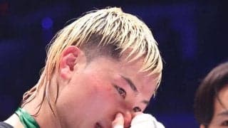 「おめめうるうるしてて」「泣きそうな女の子が」男泣き天心の後ろでもらい泣き寸前美女に反響「めっちゃ気になる」「一言一言ちゃんとうなずきながら」