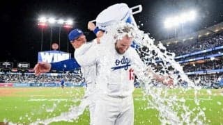 ドジャース　サヨナラの儀式が新旧交代？歓喜のマンシーに水をぶっかけたのは　終了後にはさわやか握手　ワトソンさんも鮮やかな身のこなし