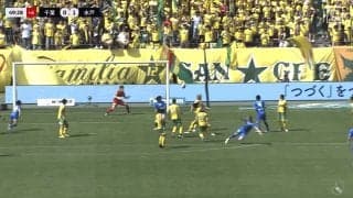 「えっ！入ったの！？」J1初参戦FWの“急反転ゴラッソ”に衝撃「ゲームのような一撃」「なんで打てるの…」元日本代表DFも驚愕