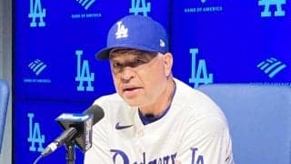 ロバーツ監督、険しい表情で苦言「絶対にやってはいけなかった」　二、三塁間憤死のコールが急停止の理由説明「確実にセーフになる感触なかった」　一走・大谷は二塁手前で立ちつくす