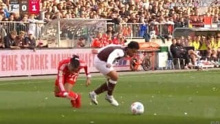 「事故やん！」藤田譲瑠チマ、衝撃の“爆速ハードタックル”炸裂「エグすぎん？」バイエルンの怪物アタッカーを吹っ飛ばす瞬間「気持ち入ってる」