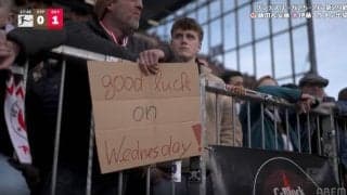 「ヤバい映像映った」サポーターが“まさかの行動”「めっちゃ煽るやん」「まだ試合中なのに」一瞬映った“メッセージ”に総ツッコミ