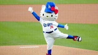 ド軍戦でハローキティーが“コロコロ始球式”　大谷翔平が出場…華麗ターンに球場喝采