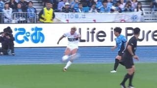 「まじで最強」鈴木優磨、曲がって落ちる高精度ピンポイントクロスで神アシスト「すごいところ見えてたな」「やっぱりバケモン」