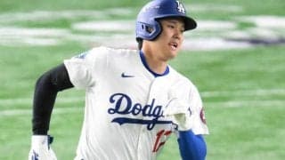 大谷翔平　第４打席でヒヤリ続出　捕手の一塁牽制球があわや頭部へ→キンブレルがタイムに気づかずモーションへ　まさかのシーン連発後、右飛に倒れる