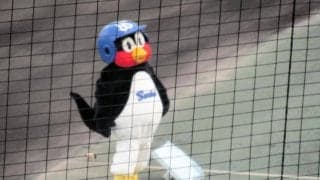 ヤクルト　つば九郎が２年ぶりに松山登場　緑色に染まったスタンドから大きな拍手と歓声