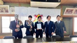 大阪プロレス４大タイトルマッチ出場レスラーが厳かに？調印式