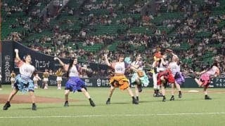 「CANDY TUNE」が“異例”の7人全員始球式　鷹本拠地に降臨…ライブに大歓声