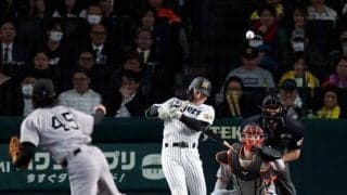 阪神　佐藤輝の“幻弾”から反撃開始！前川が右前適時打、高寺はバットを折りながらの逆転２点タイムリー　甲子園熱狂