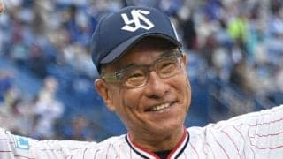 ヤクルトが逆転勝ち　３連勝で首位浮上　五回終了降雨コールド　五回に執念４得点で逆転