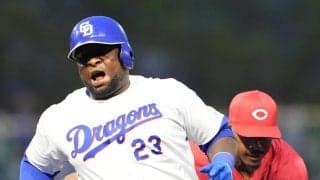 【中日】サノー挟殺プレーで負傷交代　試合中に病院へ…井上監督「足痛めました」