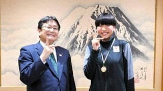 バレーボールで国際大会優勝、若松中・南さんが千葉市長を表敬訪問