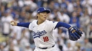 山本由伸　フリーマンも驚きのアクロバティックプレー！高く浮いたトスをジャンプしてキャッチ→ベースに着地　試合後にサラリ「普通ですね」熱投で連勝呼ぶ