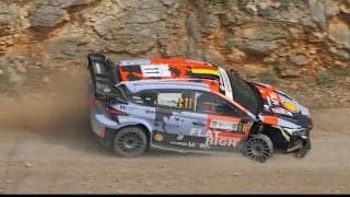 世界ラリー、衝撃クラッシュも“リタイア拒否”の感動光景　今は亡き同僚に捧ぐ…三輪でも激走続ける姿に「泣ける」