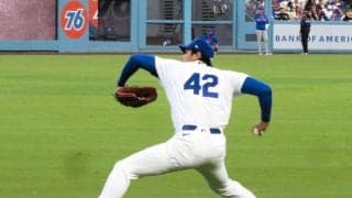 大谷翔平　背番号４２で４回無失点！最速１６０キロで今季最多タイ６Ｋ　リンドーアと１１球激闘で笑みも　５年ぶり投手専念出場