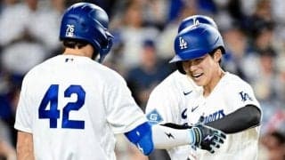 ドジャース　キム・ヘソンが先制の１号２ラン！先発の大谷翔平を援護　ベンチで満面の笑み浮かべてハイタッチ