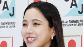 【ジャンプ】「らぶりーないとでした」高梨沙羅メダル手に“おそろい”男性とツーショットで笑顔