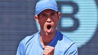  マッチポイントでアンダーサーブ成功 